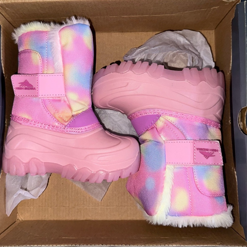 High Sierra Light-up Snow Boots size 6 (toddler)